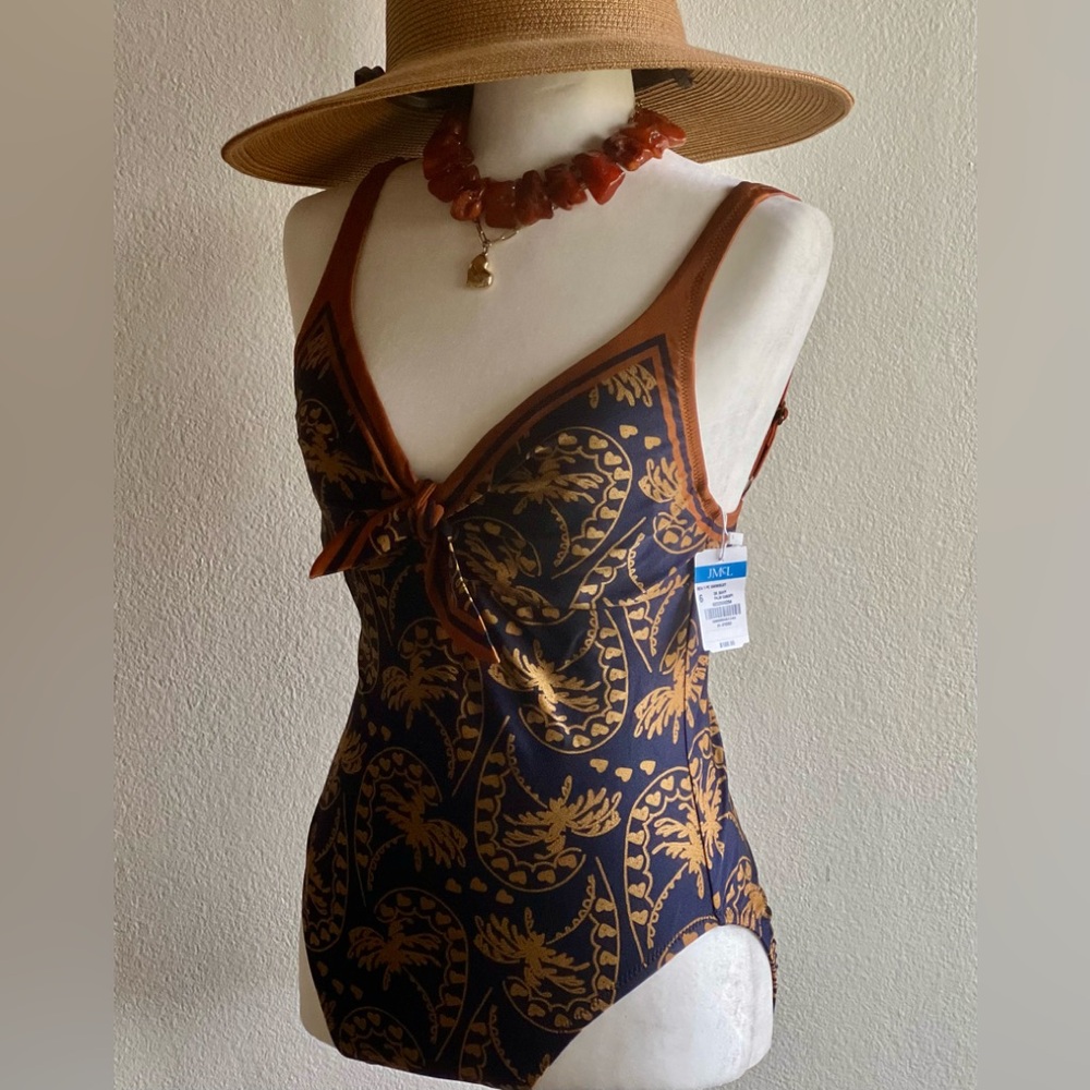 Elegant & Flattering  Evan Picone NWT One Piece Swimsuit.